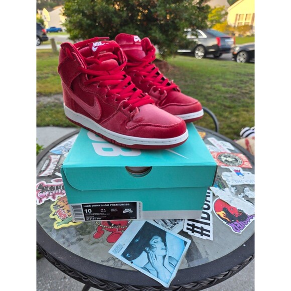 Size 10 - Nike SB Dunk PRM High Red Velvet